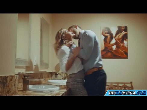 ❤️ Kapag ang isang busty blonde seduces sa isang pampublikong banyo Homemade porn sa porn tl.mumsp.ru ❌️